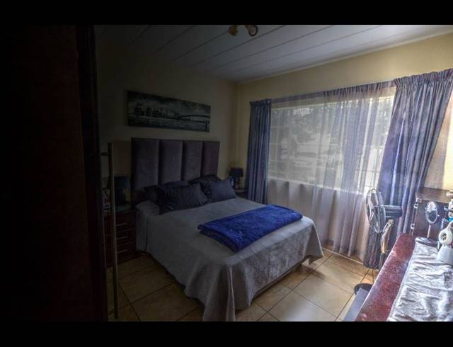 2 BEDROOM APARTMENT BLOCK FOR SALE IN KEMPTON PARK EXT 4